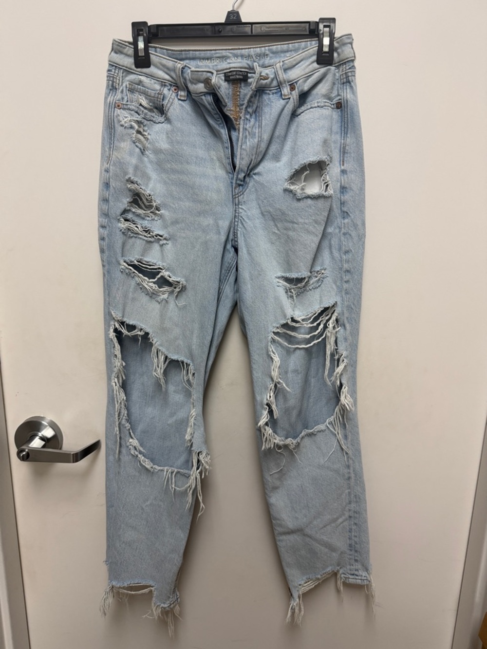Light Blue Distressed Women’s Jeans size 6 regular